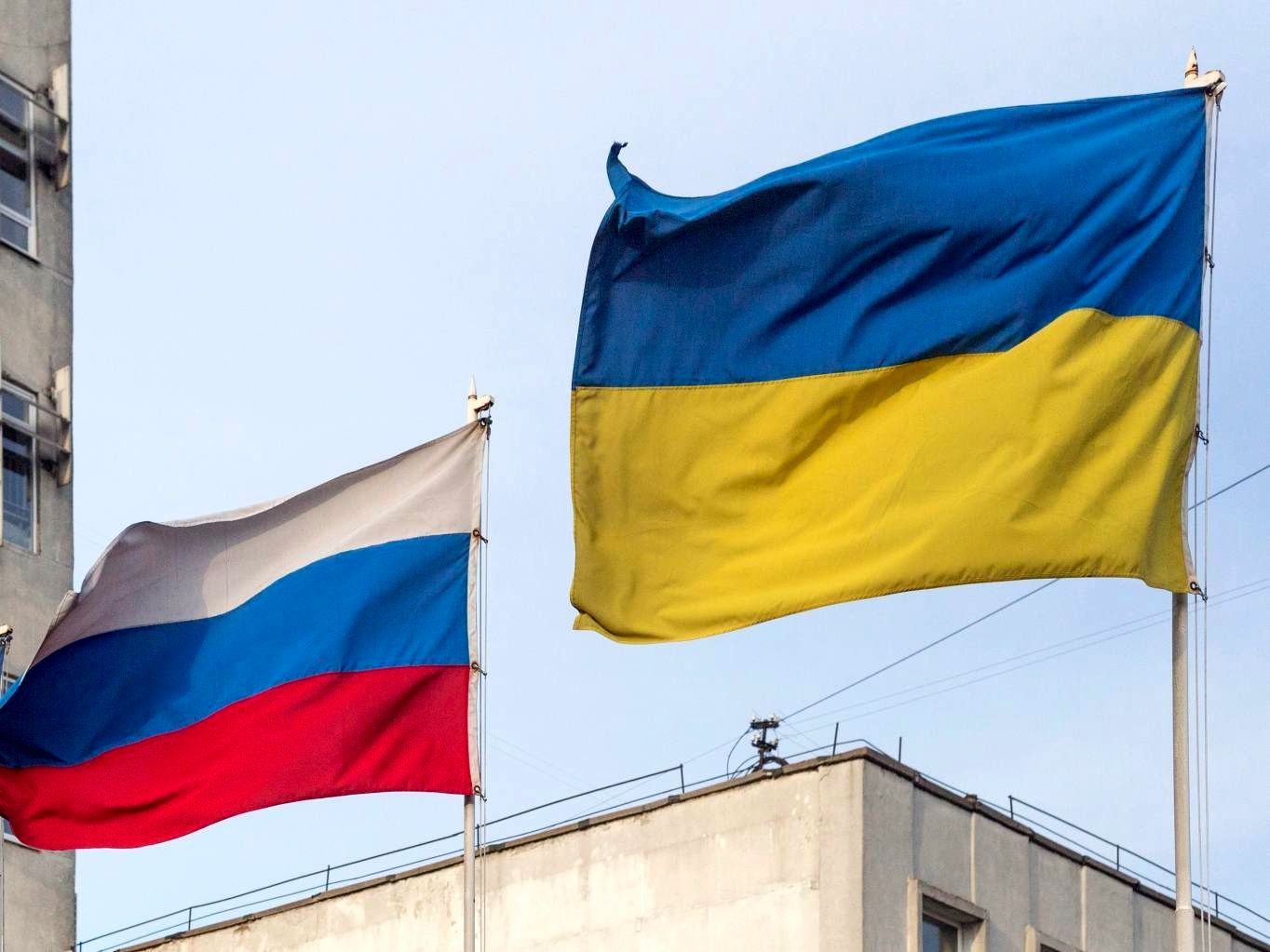فرمان حکومت نظامی دو ماهه در اوکراین/درخواست فوری فرانسه از روسیه/حمایت اروپا از اوکراین