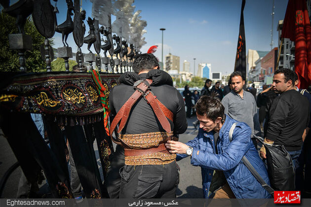 حال‌وهوای ظهر عاشورا در تهران (گزارش تصویری)