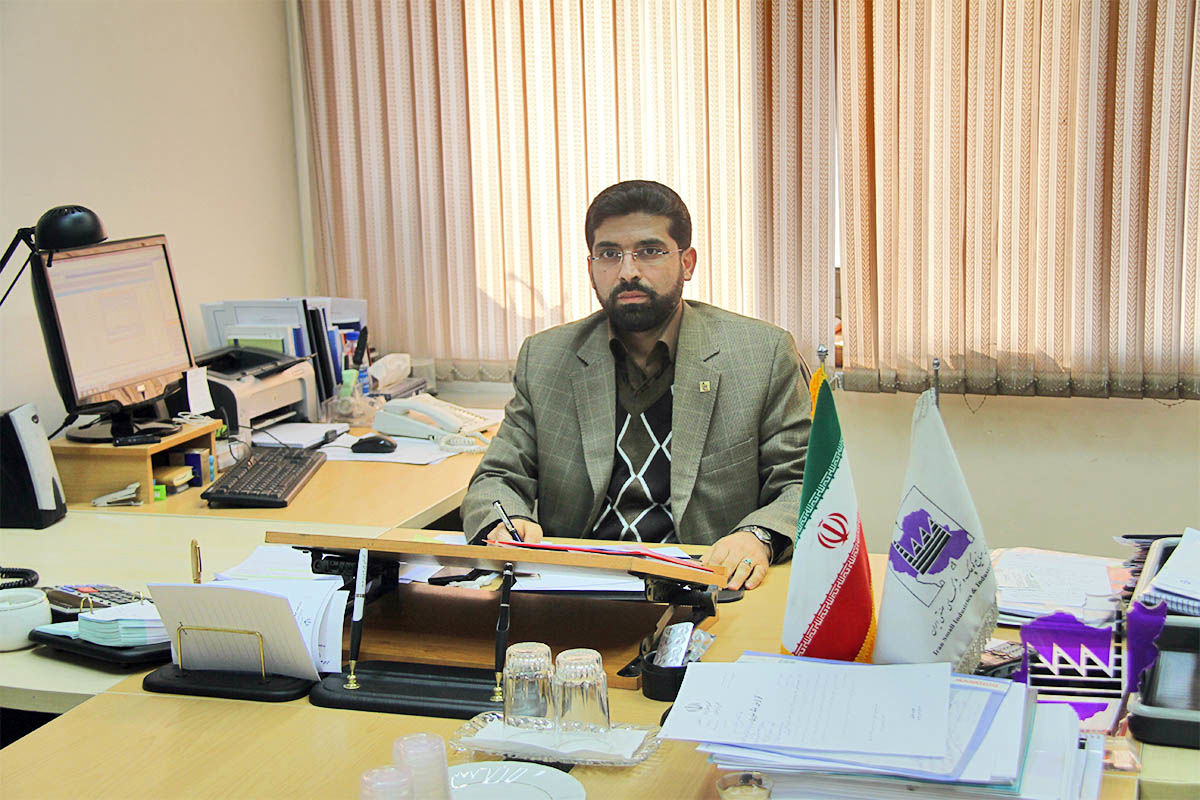 بیش از 6 هزار واحد صنعتی در کشور تعطیلند/  60 درصد صنایع کوچک زیر 70 درصد تولید دارند / دانیلی ایتالیا در ایران شهرک فولاداحداث می کند