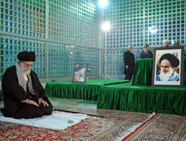 حضور رهبر معظم انقلاب در مرقد مطهر امام راحل