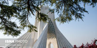 عکسی از نمایش پرچم چین روی برج آزادی تهران