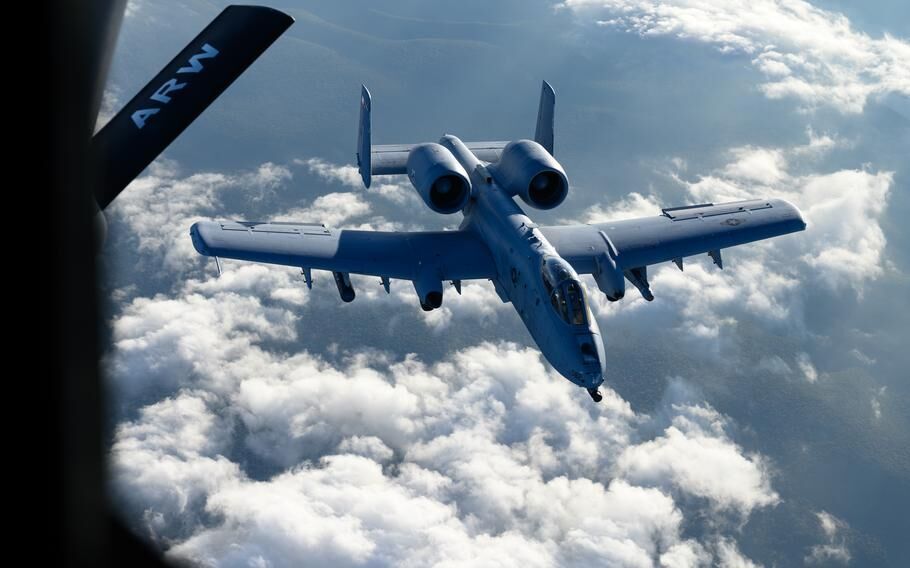 پرواز جنگنده‌های آمریکا در آسمان اروپا همزمان با سومین ماه جنگ اوکراین
