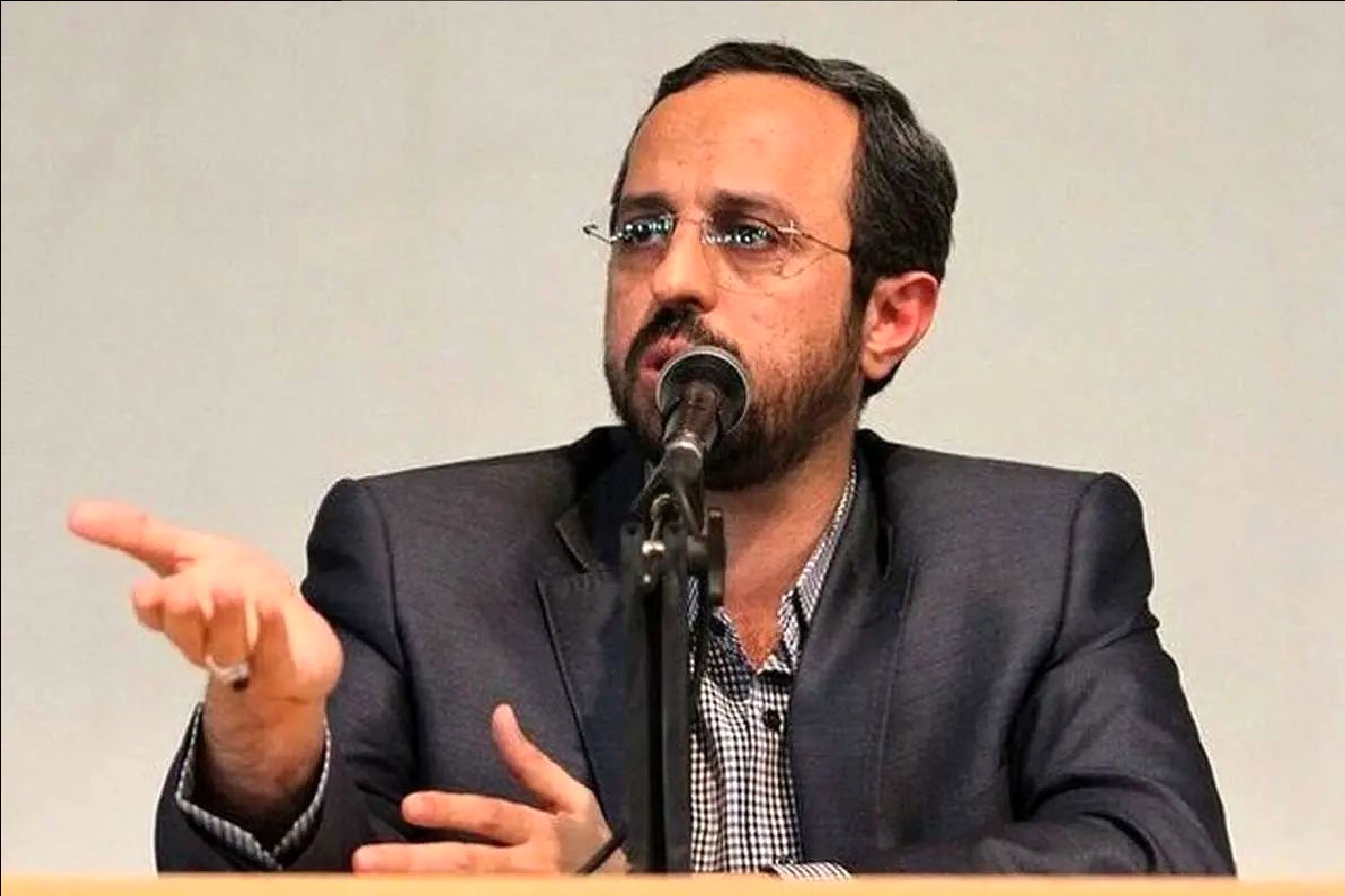 طعنه سنگین دستیار قالیباف به تیم پایداری؛ انحلال بانک آینده را مصادره نکنید / این پروژه مربوط به دوره قبل از شما بود