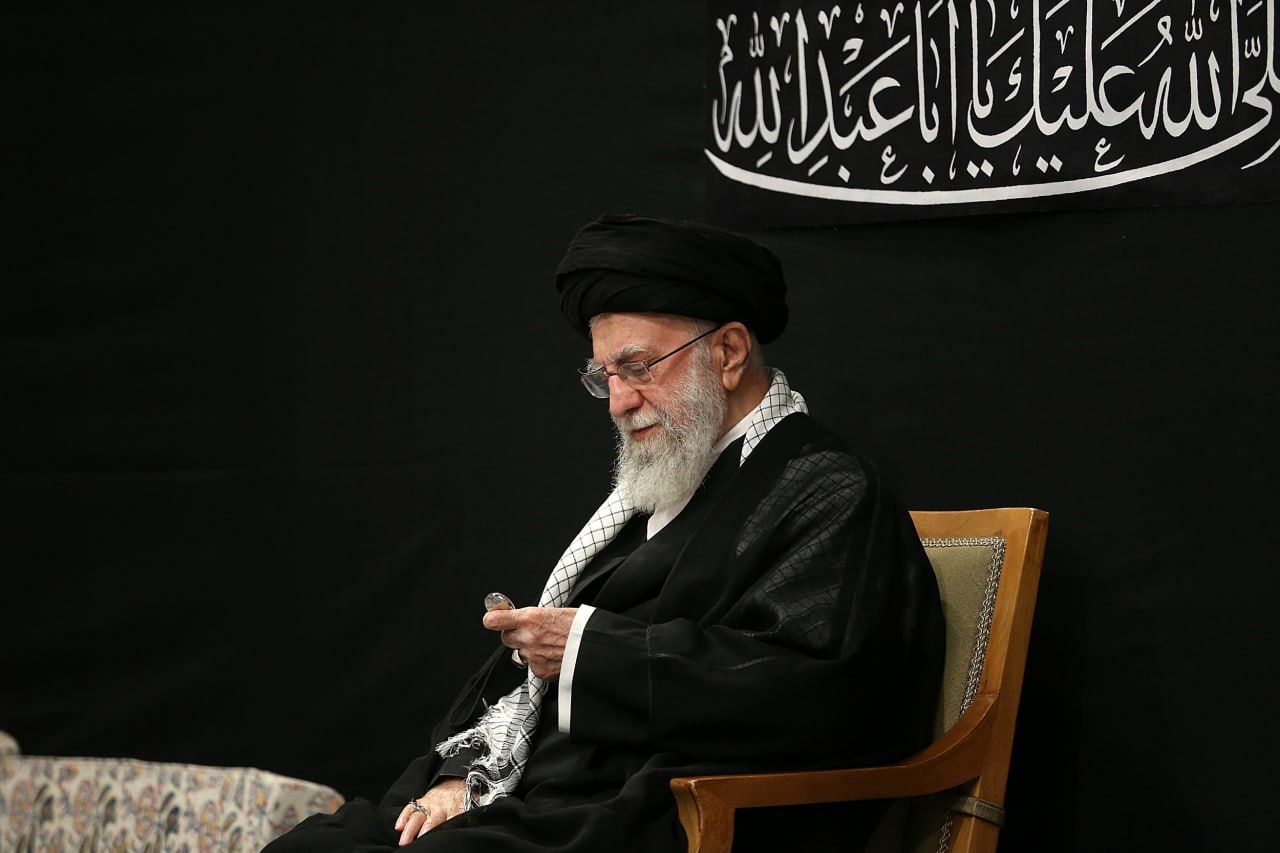 هشتگ‌های #لبیک_یا_خامنه‌ای و #Hero وایرال شد