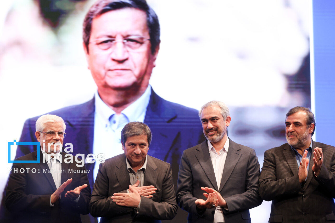 تصاویری از وزیر استیضاح شده دولت پزشکیان در کنار عارف و مدنی زاده 3