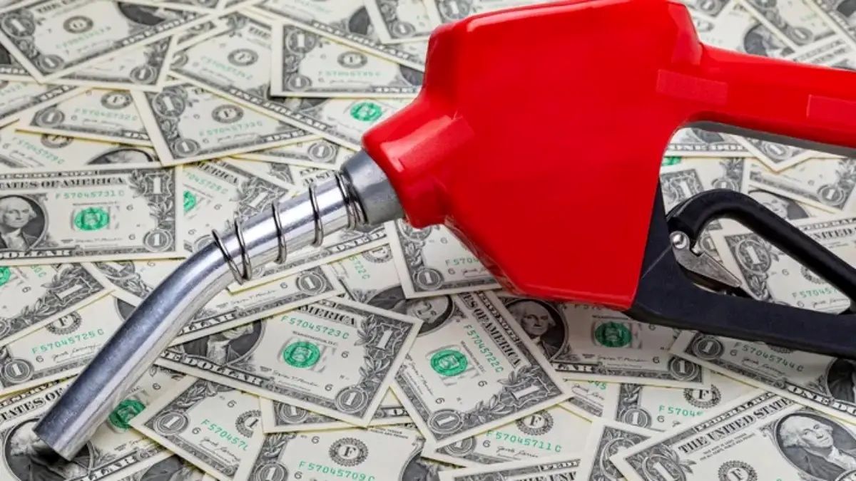 اثر بنزین 5000 تومانی بر انتظارات تورمی | ناظمی: دلار و طلا پناهگاه مردم برای مقابله با تورم است | کانال تلگرامی نمی‌تواند دلار را 120 هزار تومان کند