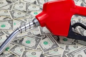 اثر بنزین 5000 تومانی بر انتظارات تورمی | ناظمی: دلار و طلا پناهگاه مردم برای مقابله با تورم است | کانال تلگرامی نمی‌تواند دلار را 120 هزار تومان کند