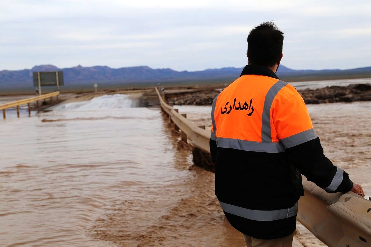 طغیان رودخانه این جاده را بست