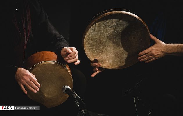 دست‌هایی که عشق را می‌نوازند