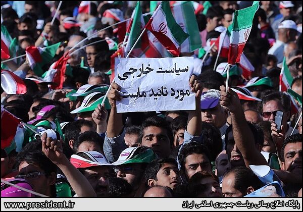 مشکلات کشور با شعار حل نمی‌شود/ اکثریت قاطع ملت پشتیبان تعامل با جهان هستند