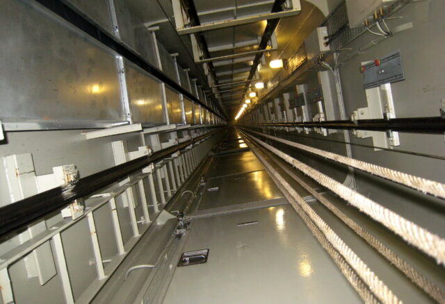 حقایق مهمی که باید درباره از کار افتادن آسانسورها در زمان قطعی برق بدانید