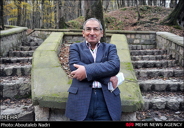 زیباکلام: «مصلحت مردم» بدون مشارکت جامعه، اصولاً قابل تشخیص نیست |  در ایران نقد سیاست‌ها جرم‌انگاری شده | افکار عمومی حق ندارد درباره تصمیمات کلان اظهارنظر کند