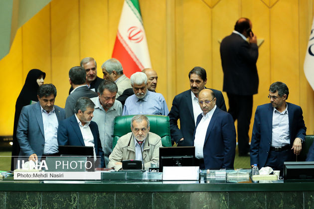 تصاویر جلسه امروز مجلس با حضور ظریف