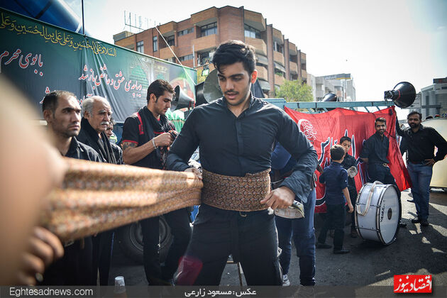 حال‌وهوای ظهر عاشورا در تهران (گزارش تصویری)