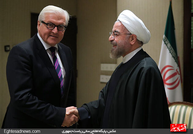 روحانی با چه کسانی دست داد؟ / این گزارش در حال تکمیل شدن است