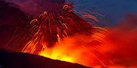 تصاویر فوران کوه آتشفشان در ایتالیا