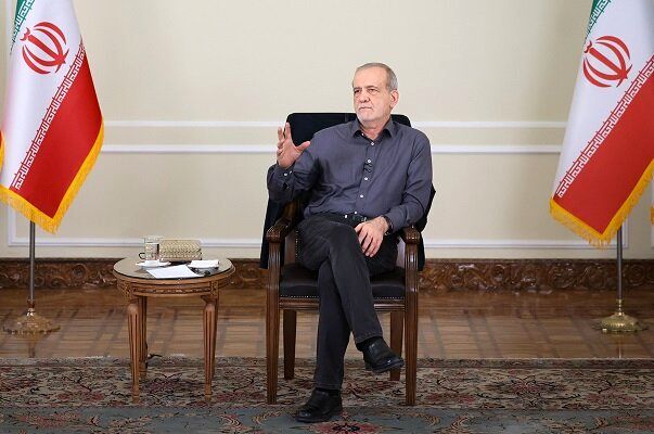 پزشکیان: ما از قالیباف خواستیم مسئول تیم مذاکره کننده باشد | می گویند رهبری گفته‌اند اصلا مذاکره نمی‌کنیم اما ما با اجازه ایشان مذاکره کرده‌ایم | مدرسه میناب را از کشورهای همسایه زدند | اگر استعفا بدهم رسماً اعلام می‌کنم