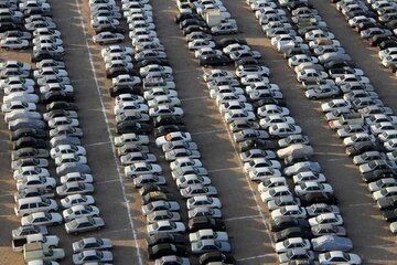 این خودرو ۸۰۰ میلیون تومان گران شد/قمیت جدید خودروها اعلام شد