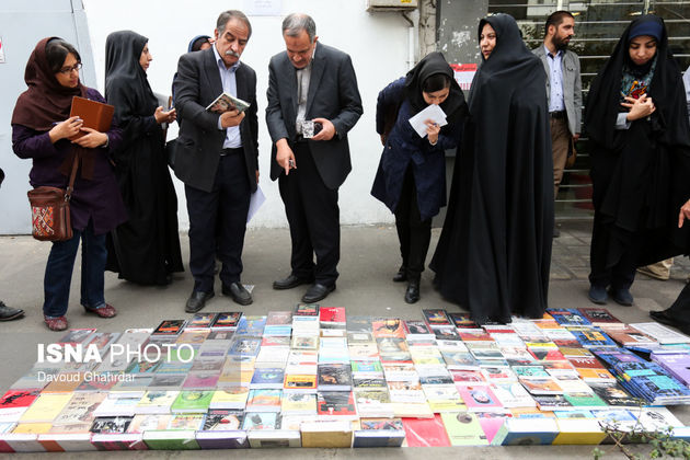 کتابگردی احمد مسجد جامعی