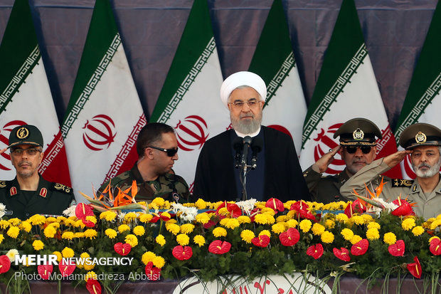 روحانی: دفاع مقدس به ما آموخت که در سختی درکنار هم بایستیم/ ایران توانمندی دفاعی خود را کم نخواهد کرد