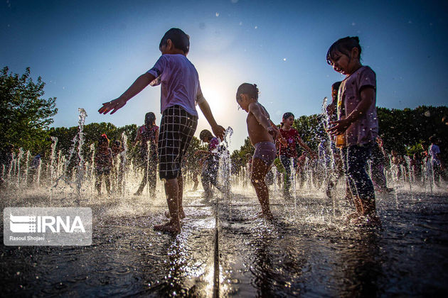 آب بازی تابستانه کودکان
