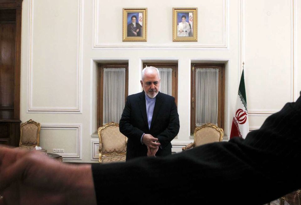 از حملات سیاسی احمدی نژاد تا دردسر ظریف 
