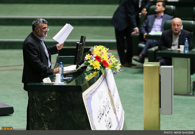 محمود حجتی از مجلس کارت زرد گرفت