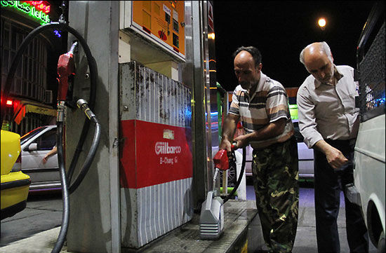 با بازگشایی مشاغل مصرف بنزین به ۷۴ میلیون لیتر در روز رسید