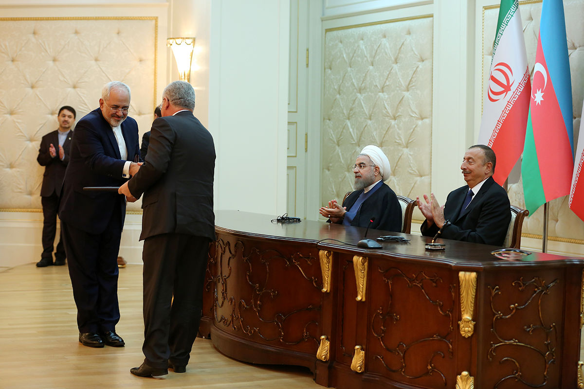 ایران و آذربایجان 6 سند همکاری امضا کردند/ از همکاری‌های بانکی تا راه و ترابری