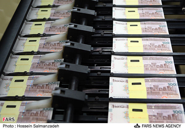 ایران چک های ۱۰۰ هزار تومانی در اختیار بانک ها قرار گرفت
