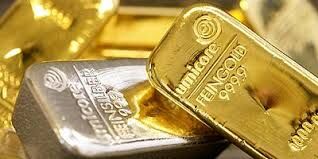 کاهش قیمت نفت به نفع طلا و مس خواهد بود
