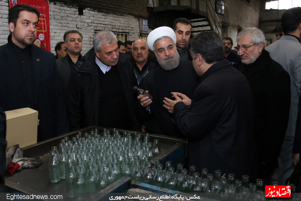 عزاداری روحانی در کنار کارگران/ کار و تولید مهم‌ترین اولویت کشور