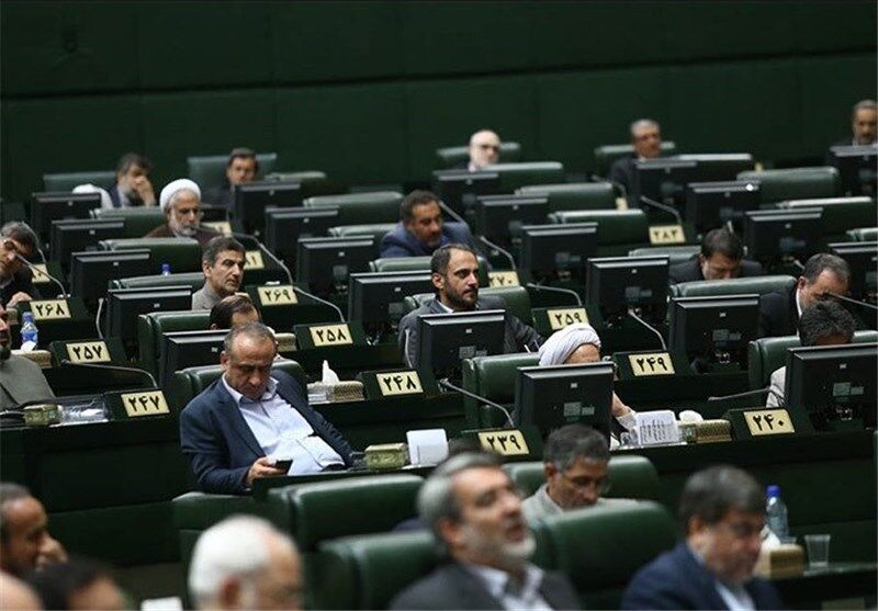 نامه 104 منتخب مجلس دهم به لاریجانی/ بررسی برنامه ششم را به ما بسپارید / سخنگوی دولت بررسی این برنامه را حق مجلس دهم دانست