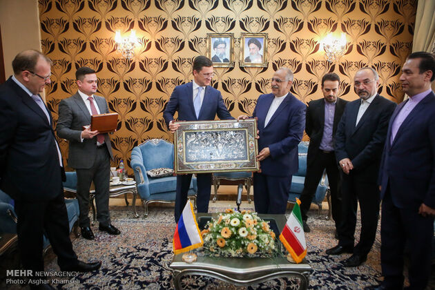 دیدار وزیر انرژی روسیه با وزیر اقتصاد ایران