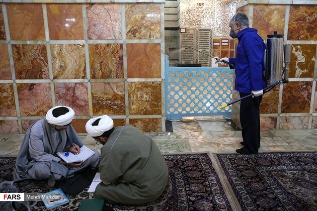 ضدعفونی کردن حرم حضرت فاطمه معصومه(س)