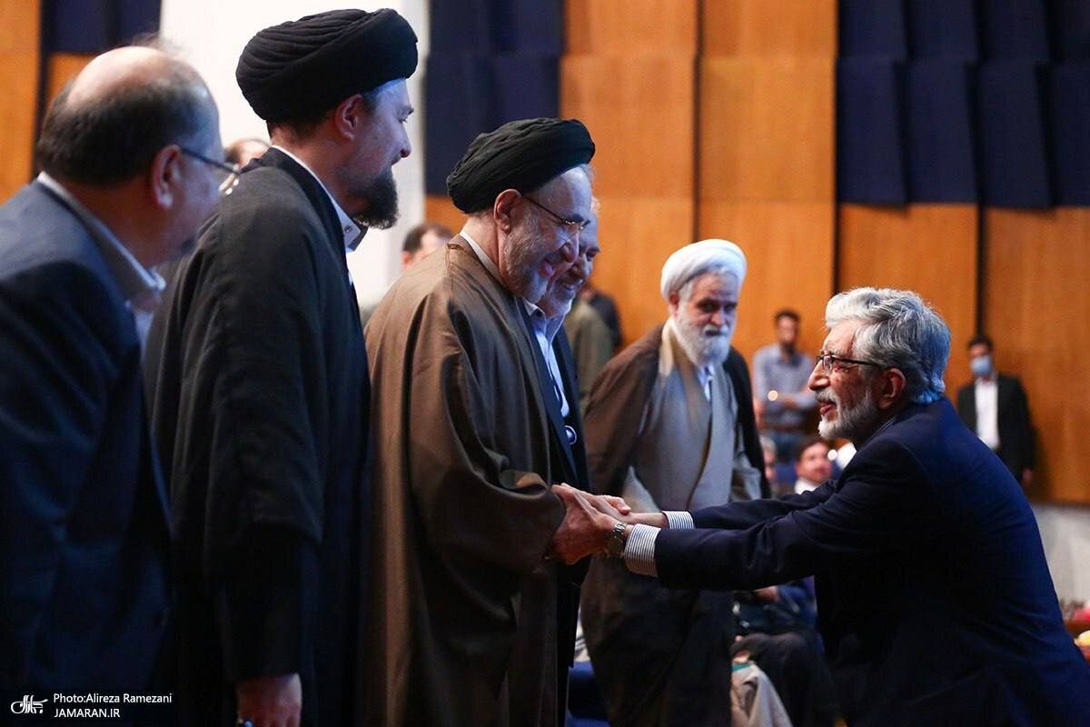 سورپرایز سید محمد خاتمی در یک مراسم مهم/ ظریف، مدیر مسئول کیهان را عصبانی کرد/ حواشی مراسم سالگرد محمود دعایی