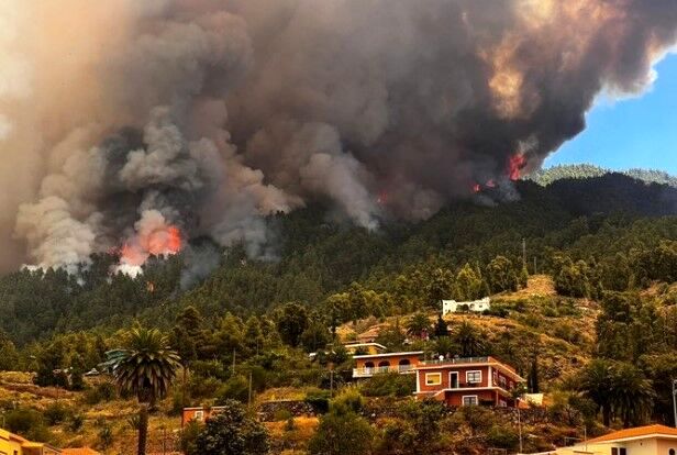 آتش‌سوزی جزایر قناری از کنترل خارج شد/ تخلیه  ۲ هزار نفر از سکونتگاهشان