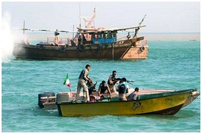 شناورهای حامل کالاهای قاچاق در آب‌های بوشهر توقیف شدند