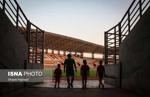 بنیامین ۶ ساله، محمد ۹ ساله و میلاد ۱۱ ساله سه کودک مبتلا به سرطان هستند. این کودکان آرزو داشتند تا روزی فوتبالیست و در مستطیل سبز پا به توپ شوند. این سه کودک با حضور در استادیوم فولاد خوزستان و بازی با تیم نونهالان این باشگاه در اهواز به آرزوی خود رسیدند