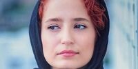 خانم بازیگر مشهور اسلحه به دست گرفت!+عکس