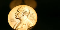 رسوایی نوبل پای پادشاه سوئد را به میان کشید
