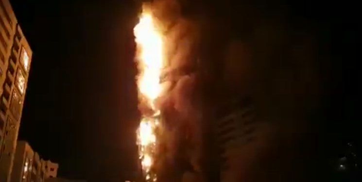 ویدئو| زبانه‌های دود و آتش در آسمان‌خراشی در شارجه امارات