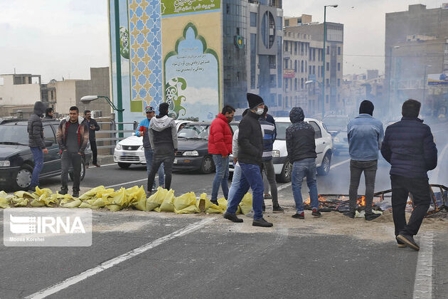 تصاویر حوادث بنزینی اخیر؛ از اعتراض تا آشوب و آسیب به اموال عمومی