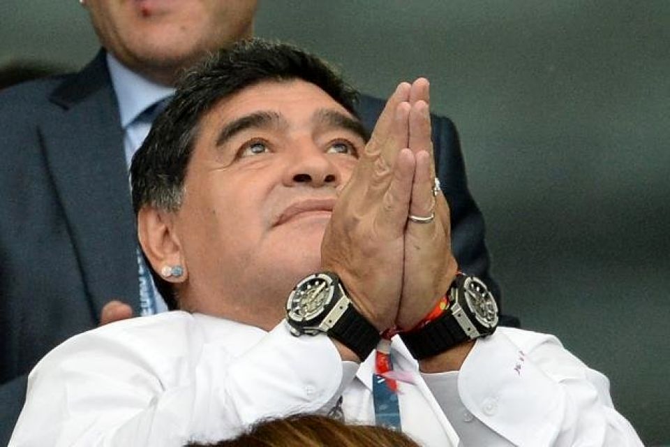 مارادونا، اسطوره فوتبال آرژانتین راهی بیمارستان شد

