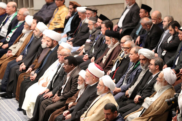 تصاویر دیدار مسئولان نظام، مهمانان کنفرانس وحدت و سفرای کشورهای اسلامی با رهبری