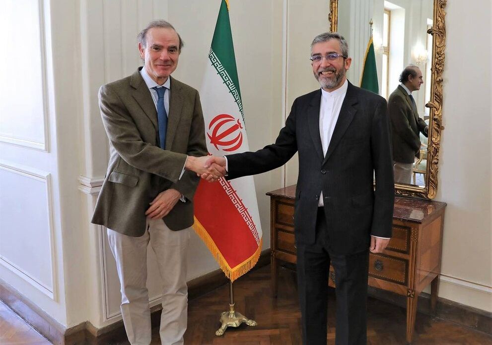واکنش کیهان به احتمال توافق برجام/ تیم مذاکره تفاوت‌های توافق قوی جدید را به تصویر بکشد