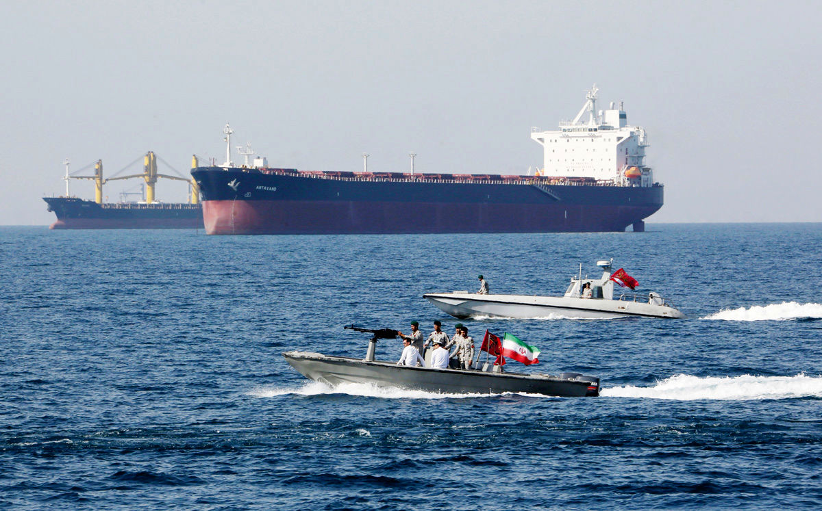 آسوشیتدپرس مدعی شد: ایران به زودی در تنگه هرمز رزمایش برگزار می‌کند