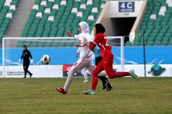 عکسی هولناک از فوتبال زنان در ایران
