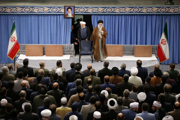 تصاویر دیدار مسئولان نظام، مهمانان کنفرانس وحدت و سفرای کشورهای اسلامی با رهبری