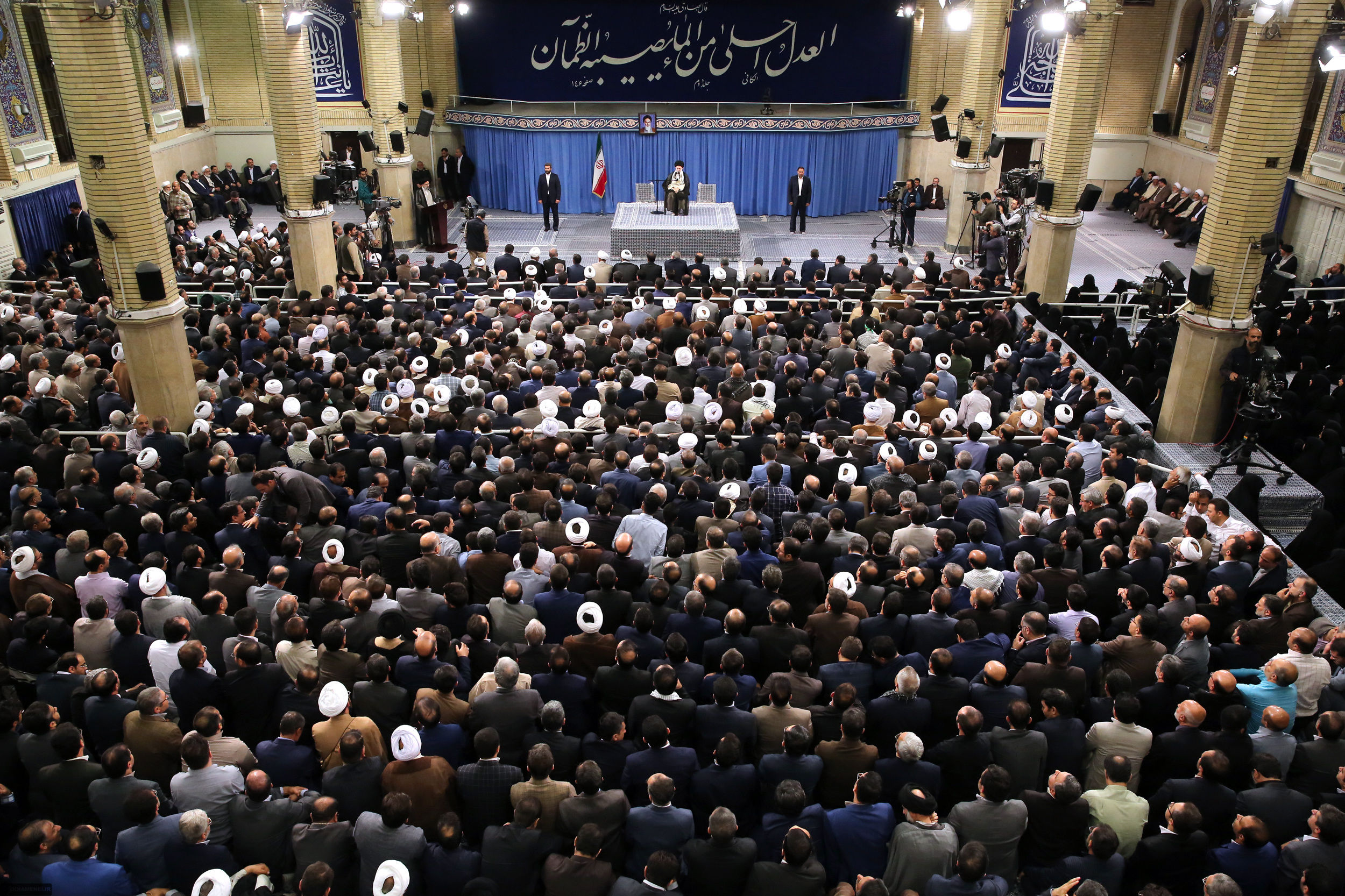 ملت ایران با انقلاب اسلامی، خود را از لاک توسری‌خوری خلاص کرد